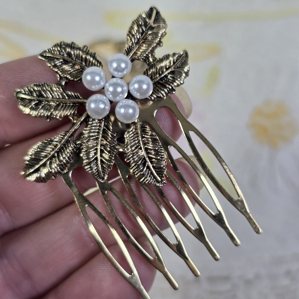 Vintage Gold Tone Floral Hair Combs Faux Pearl Leaf Flower Bridal Lot of 2 - Picture 4 of 5
